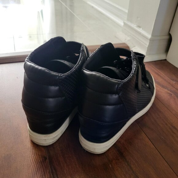 Womens Guess Decia2 Lace Up Wedge Sneakers in Black - Picture 6 of 6